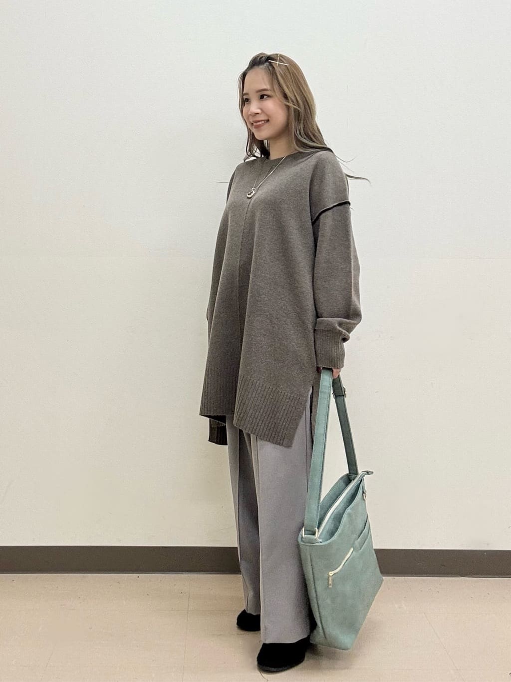 shioさんの「SHOO･LA･RUE｜【洗濯機可/S-LL/高レビュー】上品シルエットで美しい イージーワイドパンツ」を使ったコーディネート