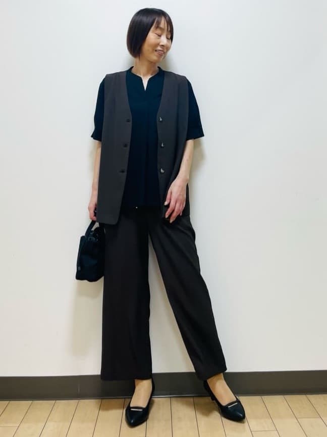 Riiさんの「Reflect｜【ウエスト総ゴム／セットアップ／単品使いOK◎】ベスト＋ストレートパンツセット」を使ったコーディネート