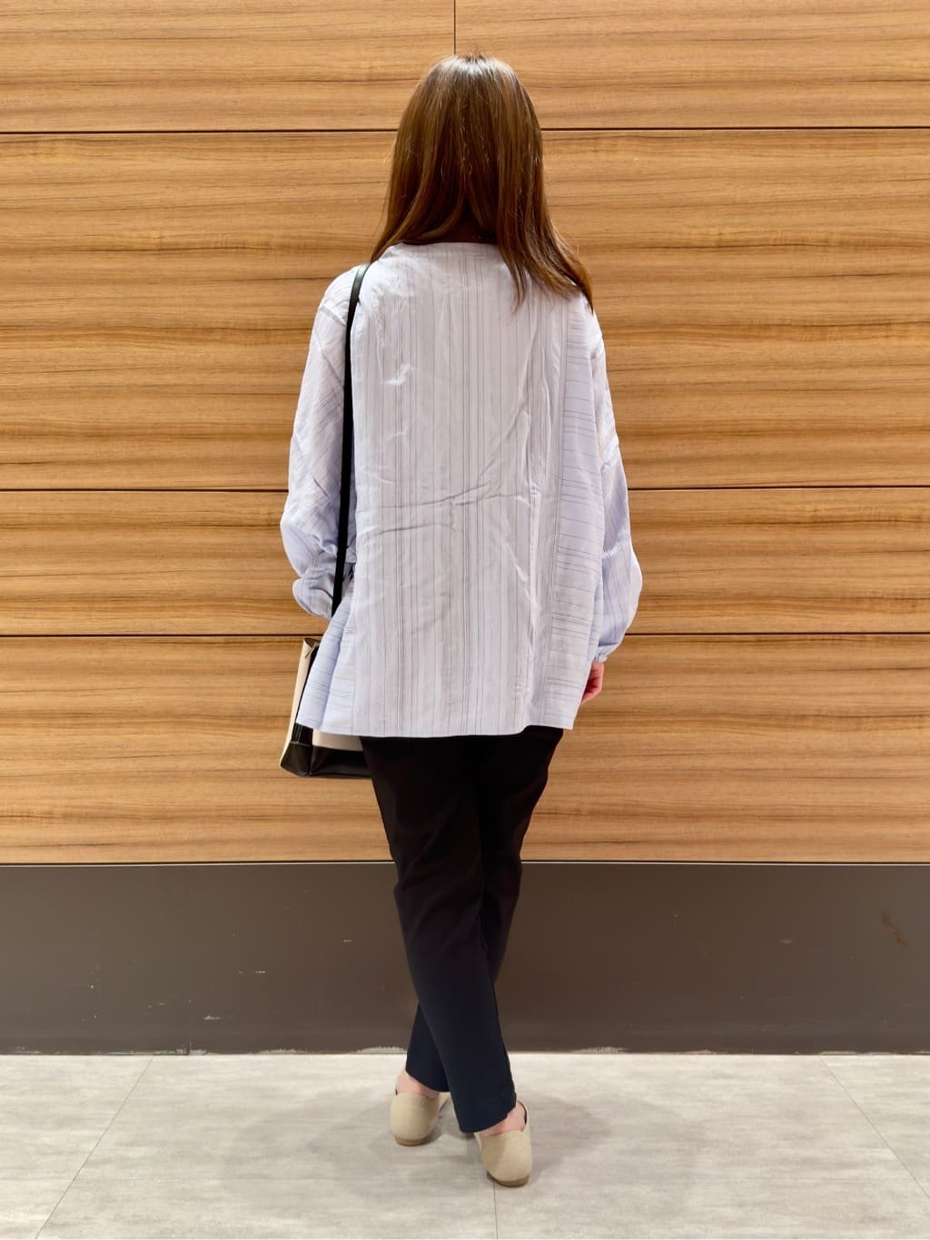 𝐂𝐡𝐢𝐢 &hearts;(ちー)さんの「SHOO･LA･RUE｜【SS-3L/無理せずスリム】 ぐんぐん伸びる イージーテーパードパンツ」を使ったコーディネート