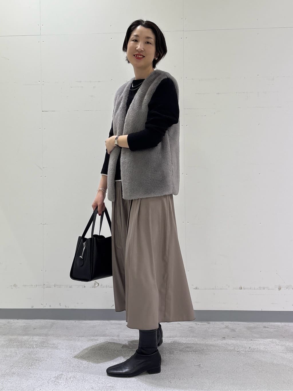 yuriさんの「INDIVI｜レザー調ギャザースカート」を使ったコーディネート