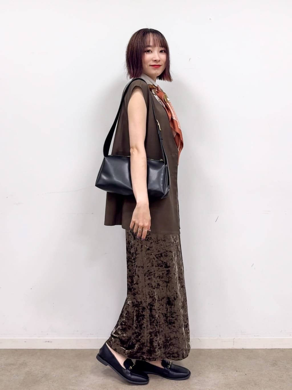 𝐜𝐡𝐢𝐤𝐚さんの「SHOO･LA･RUE｜【S-LL/セットアップ可/洗濯後しわになりにくい】ダブルベスト」を使ったコーディネート
