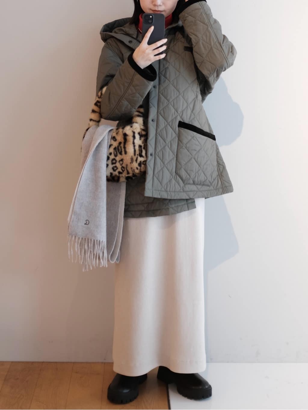 Kishimotoさんの「DRESSTERIOR｜コーデュロイジャージタイトスカート」を使ったコーディネート