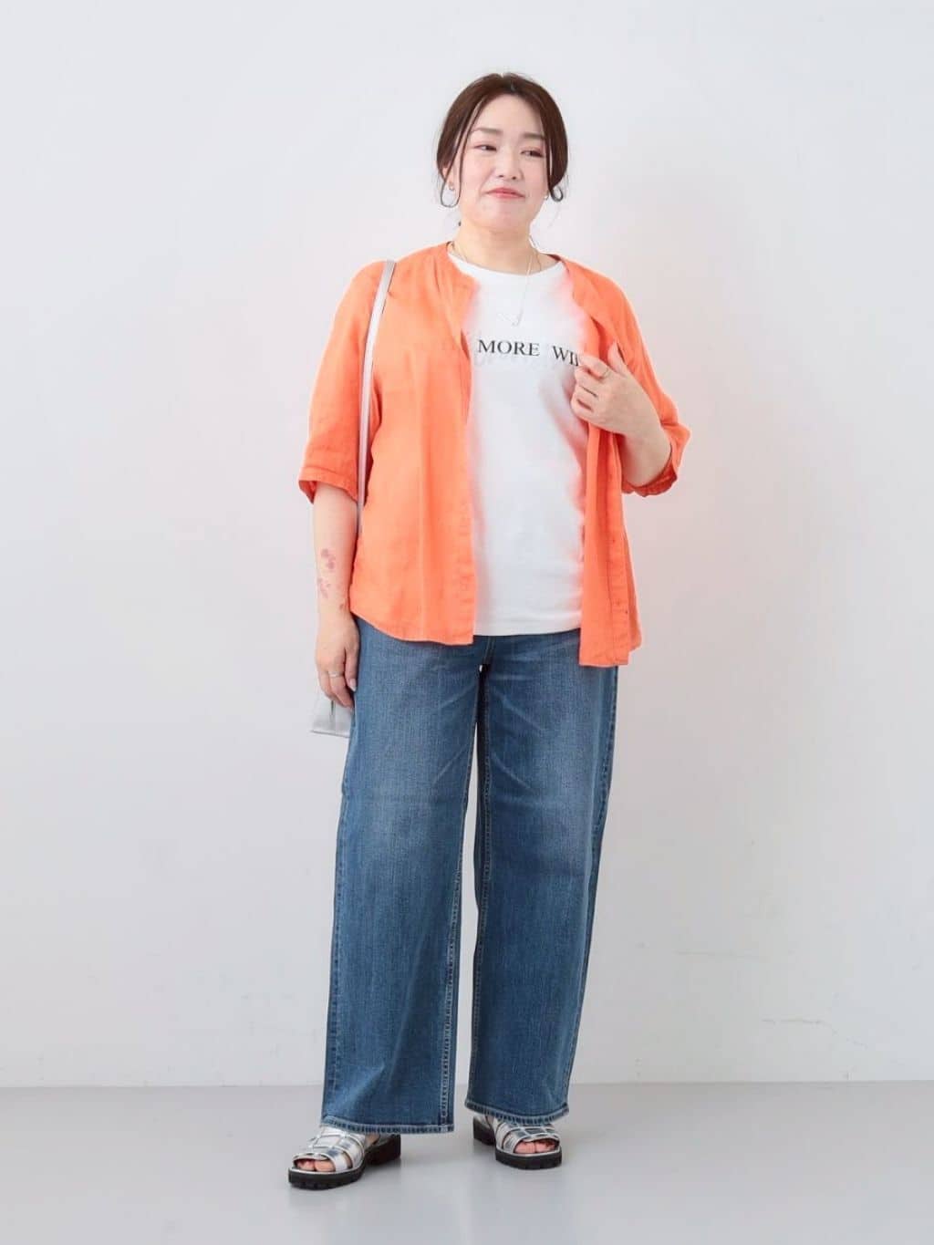 kaoさんの「INDIVI｜【褒められデニム】ワイドストレート デニムパンツ」を使ったコーディネート