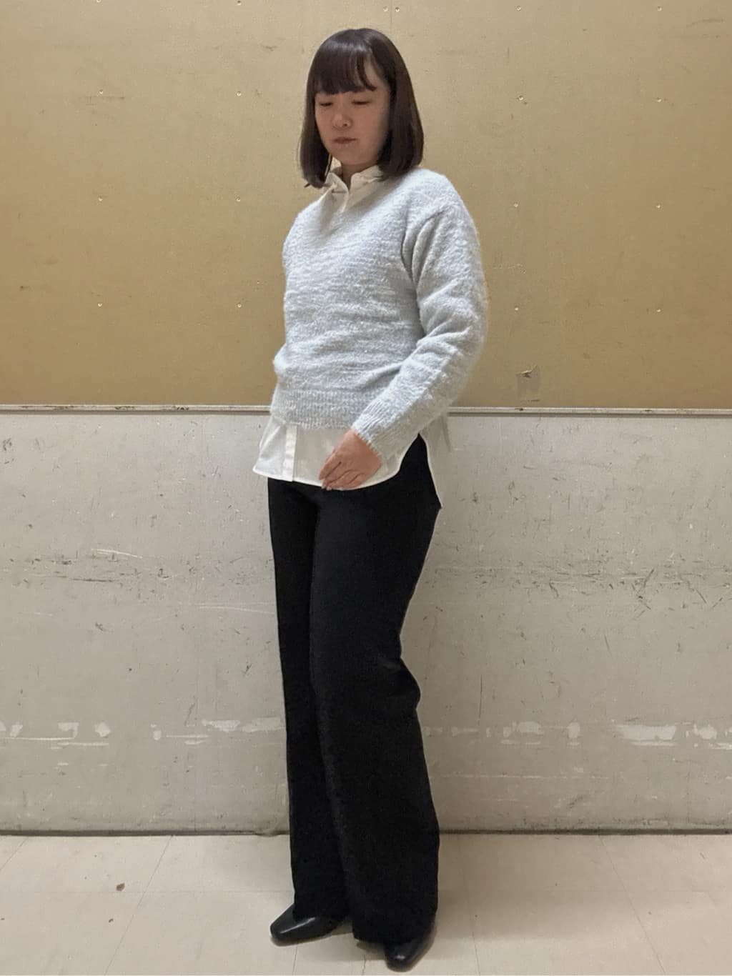 yumeさんの「OPAQUE.CLIP｜スパンコールフェザーVネックニット【洗濯機OK】」を使ったコーディネート