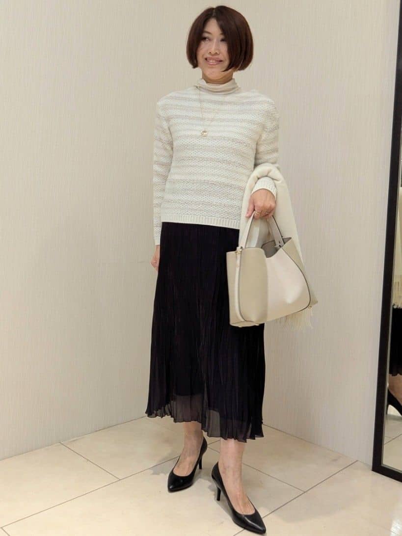 u-macoさんの「UNTITLED｜【ツイード調/コンパクト丈】ブークレーボートネックニット」を使ったコーディネート