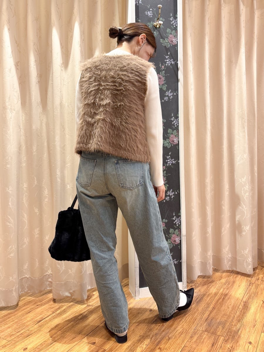 りぃさんの「SHOO･LA･RUE｜【高レビュー/2点セット】着るだけでコーデが決まる フェザーニットベスト&times;リブニット」を使ったコーディネート