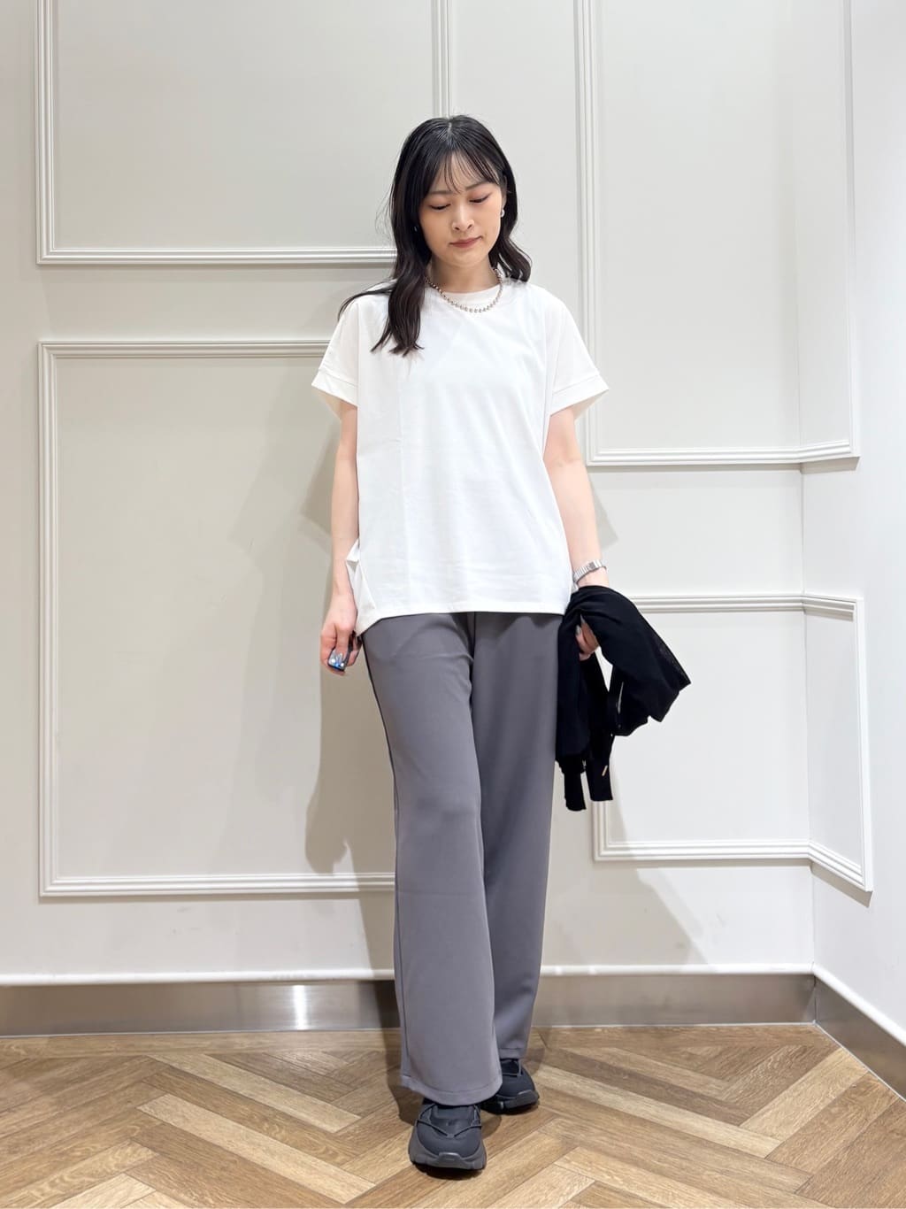 muuさんの「SHOO･LA･RUE｜【S-LL/汗ジミ軽減/ひんやり/UV】体型カバーに タック入りドルマントップス」を使ったコーディネート