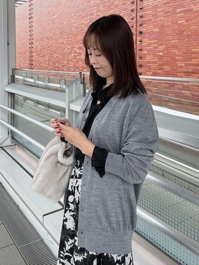 makiさんの「UNTITLED｜【アンサンブル可/洗える/Vネック】ウールシルクカーディガン」を使ったコーディネート