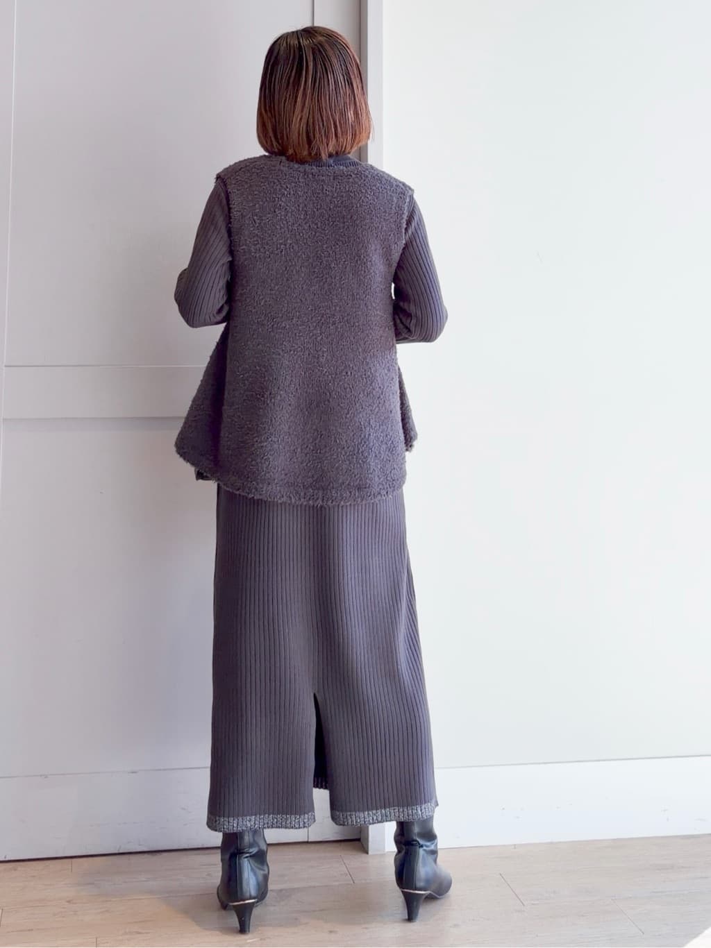 yamakoさんの「grove｜【2点SET/体型カバー】一枚で決まる、ペプラムベスト&times;ニットワンピース」を使ったコーディネート