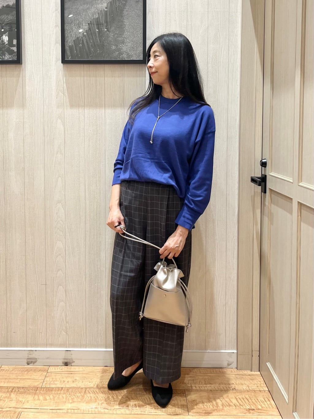 youさんの「SHOO･LA･RUE｜【高レビュー/洗濯機可】ゆるシルエットで体型カバー もちもちニット」を使ったコーディネート