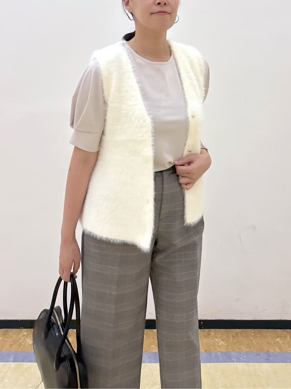 akariさんの「index｜《andGIRL掲載》フェザーペプラムジレ【洗濯機OK／抗ピル】」を使ったコーディネート