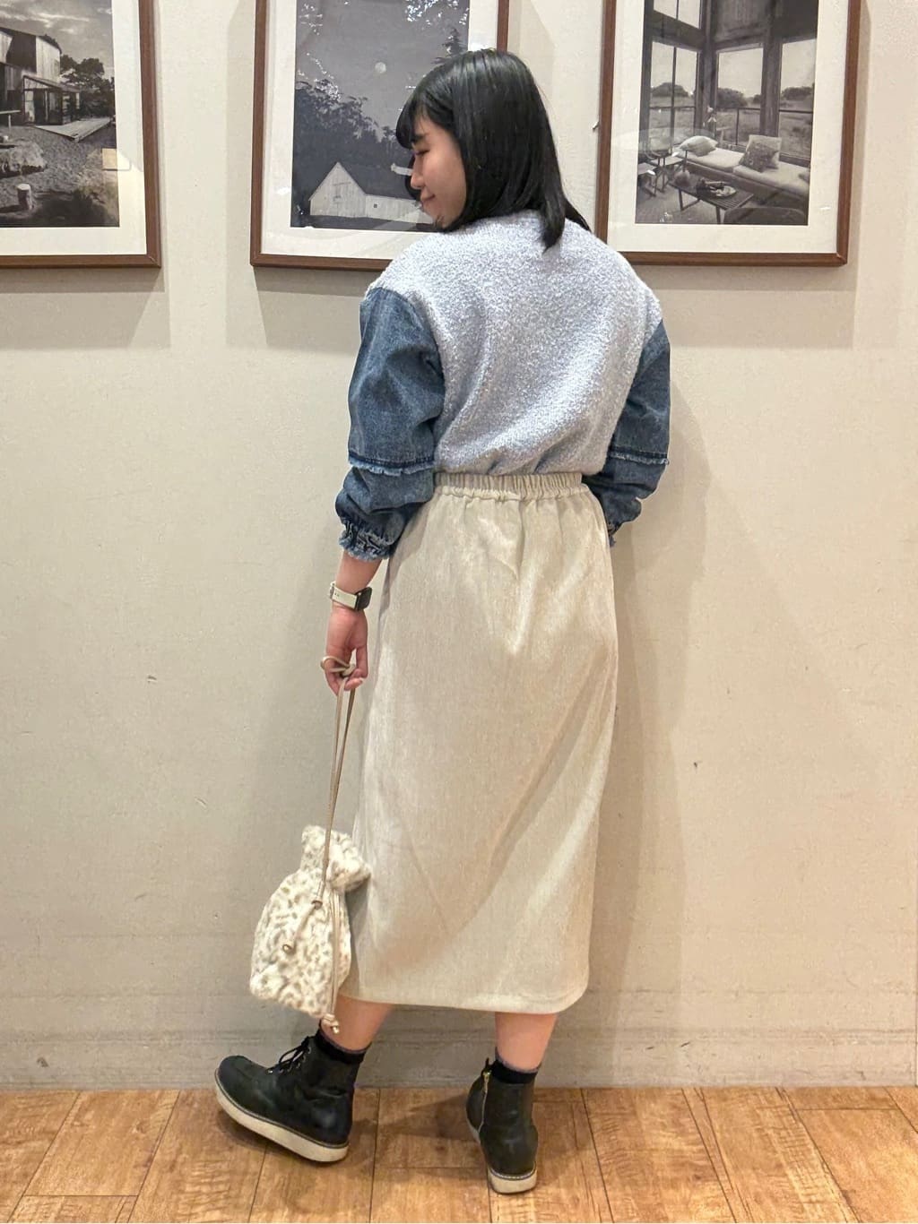 Tsuruさんの「SHOO･LA･RUE｜周りと差を付けられる お袖デニム切替 ブークレロゴニット」を使ったコーディネート