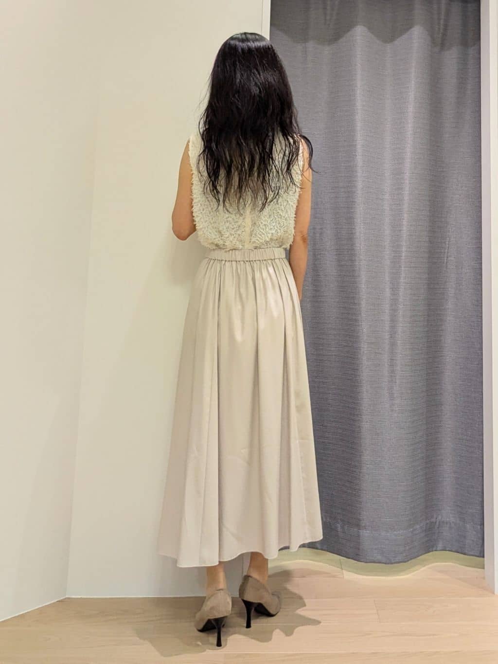 miiさんの「INDIVI｜レザー調ギャザースカート」を使ったコーディネート