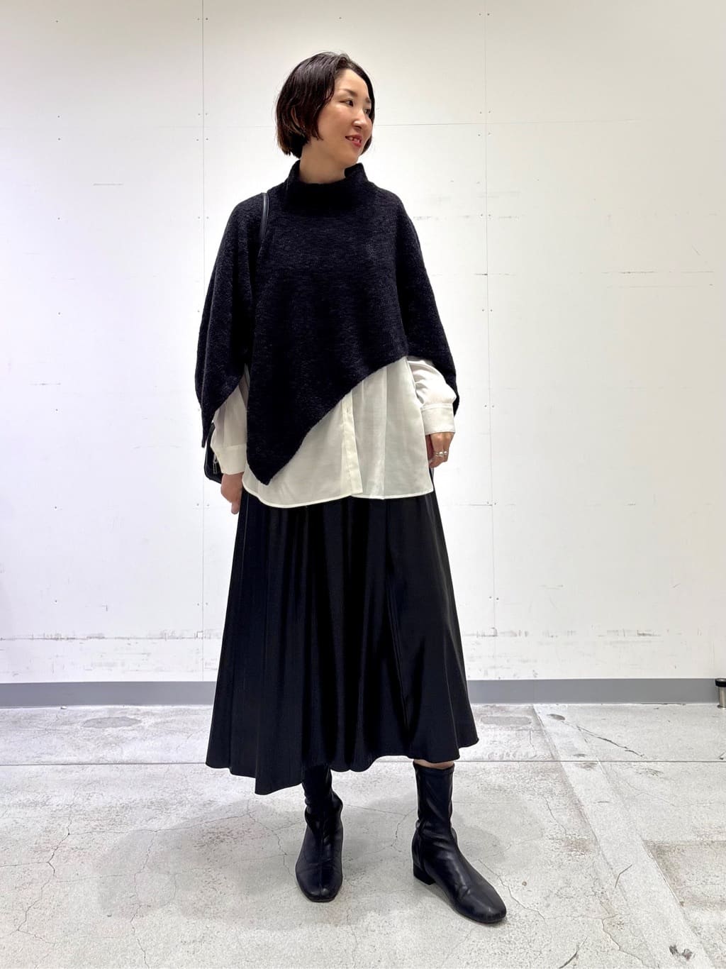 yuriさんの「INDIVI｜【きれいめ／ラメ】シャイニーローン ドレーピーブラウス」を使ったコーディネート