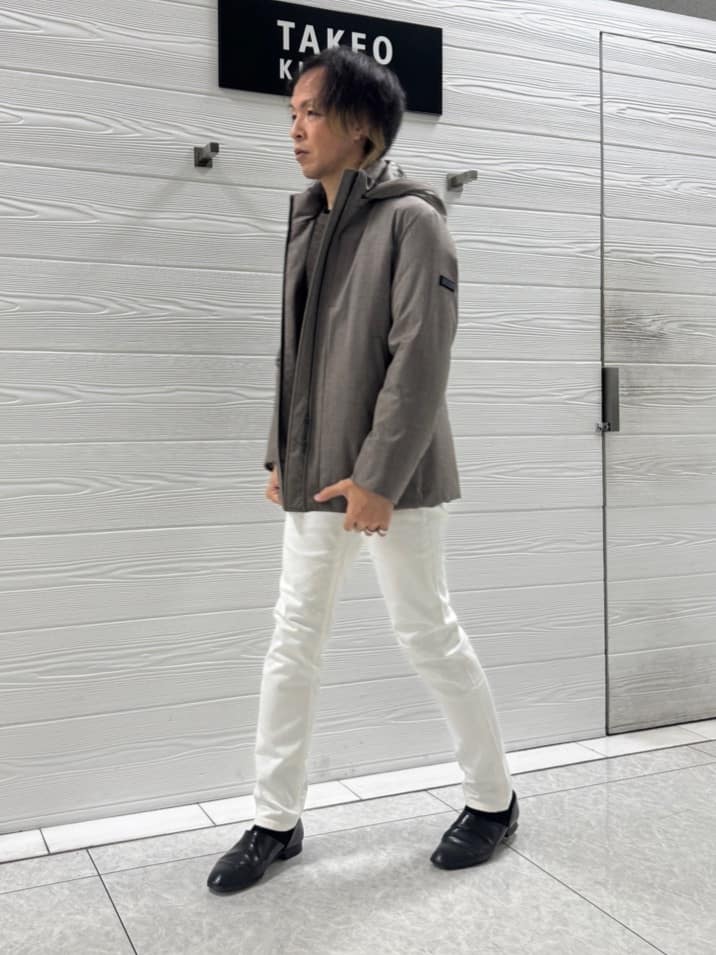井出恭輔さんの「TAKEO KIKUCHI｜【Sサイズ～】ストレッチ デニム パンツ」を使ったコーディネート
