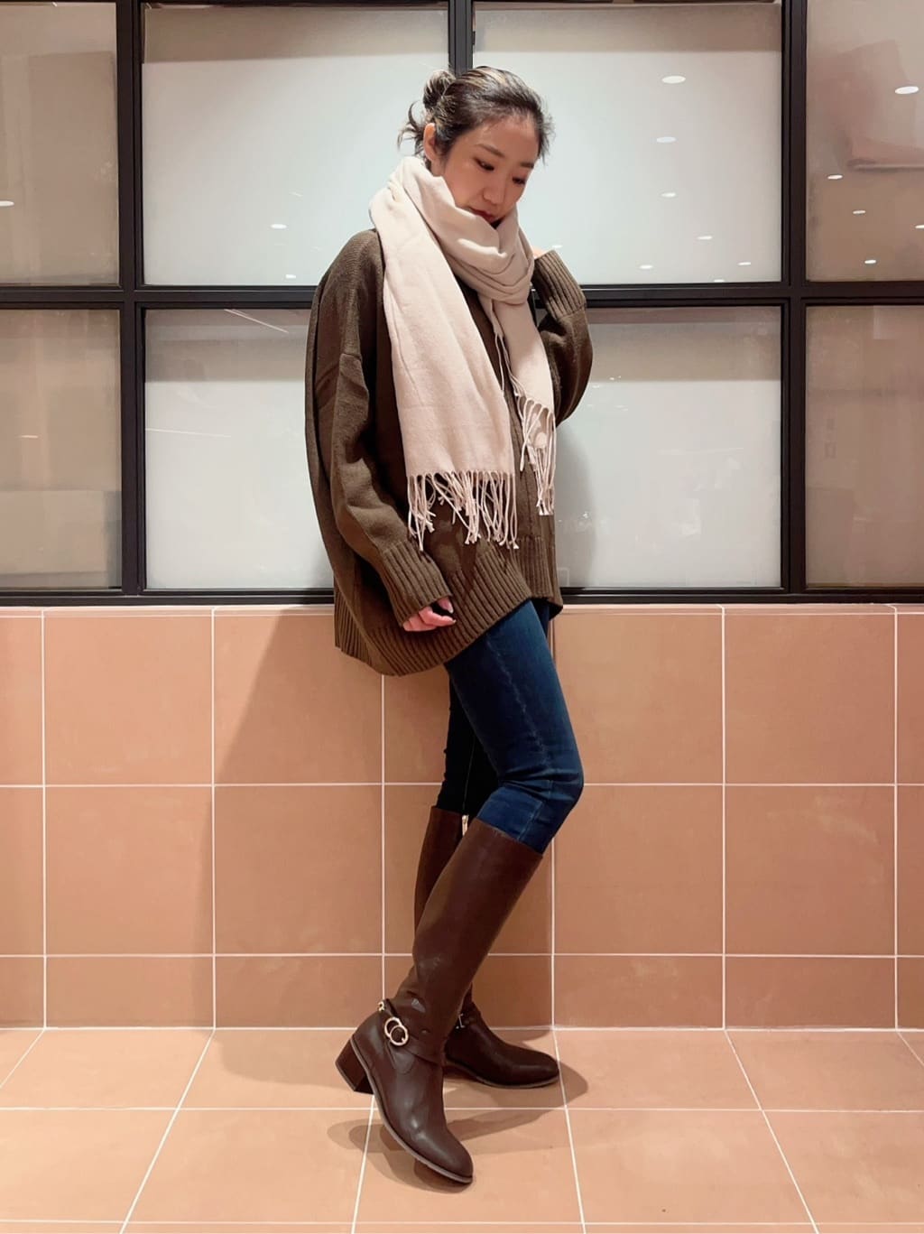 kaoriさんの「ESPERANZA｜洗えるシンプルカラーストール 累計販売約5000枚【防寒／マフラー／無地／ギフト】」を使ったコーディネート