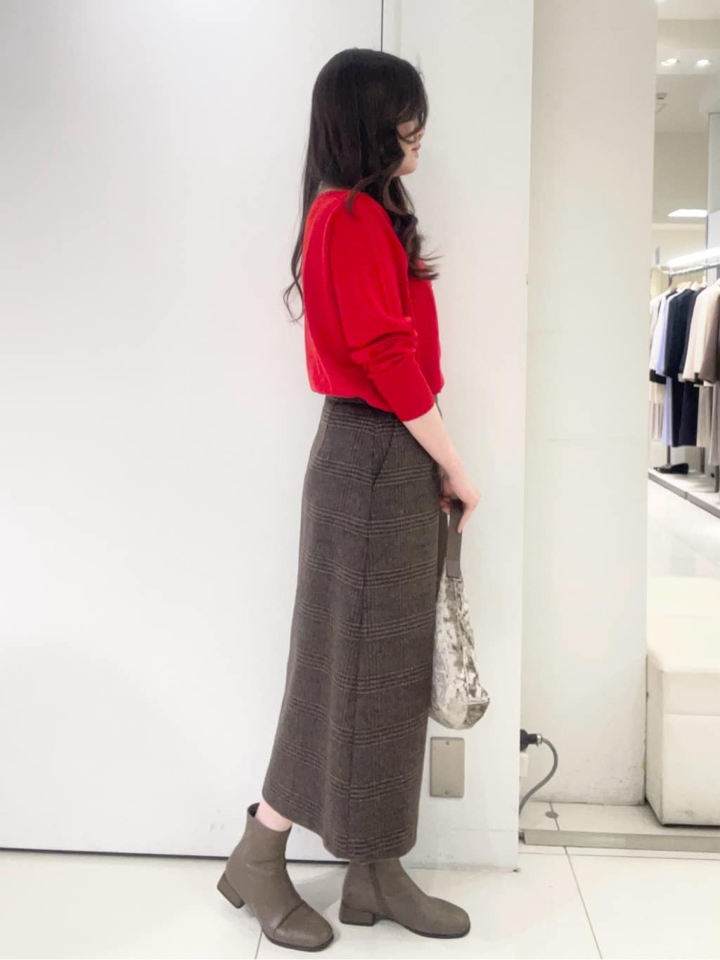moeさんの「UNTITLED｜【ふんわり/タイト見え】グレンチェックスカート」を使ったコーディネート