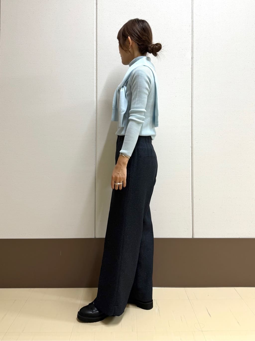 mamiさんの「INDIVI｜【洗える／毛玉になりにくい】エクストラファインウール リブタートルニット」を使ったコーディネート
