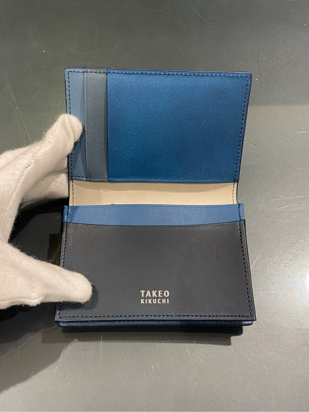 uedaさんの「TAKEO KIKUCHI｜【ソフト＆ナチュラル】ミニメッシュ レザー 名刺入れ」を使ったコーディネート