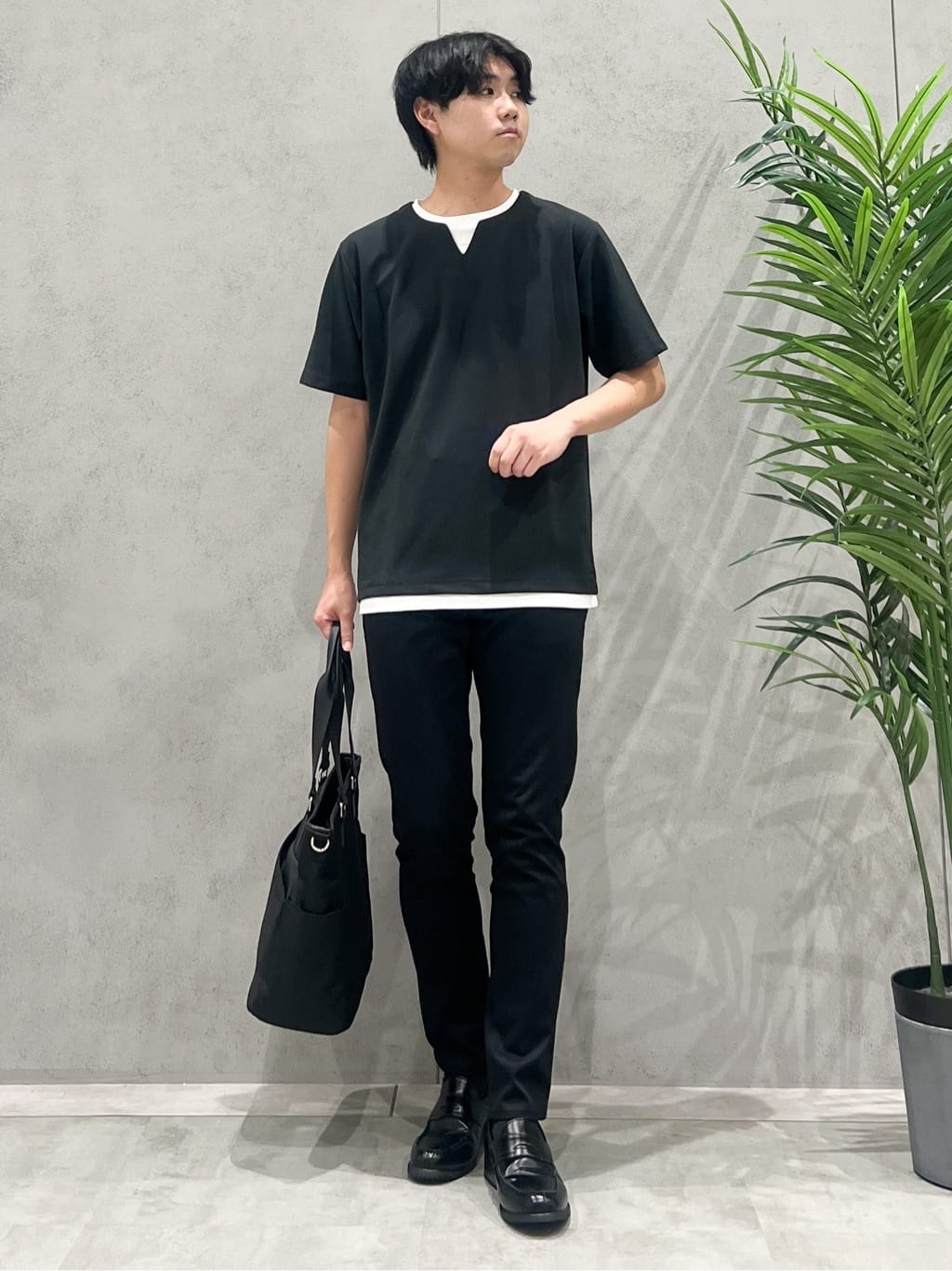 SHI-MAさんの「THE SHOP TK｜ツイルキーネック半袖Tシャツ」を使ったコーディネート