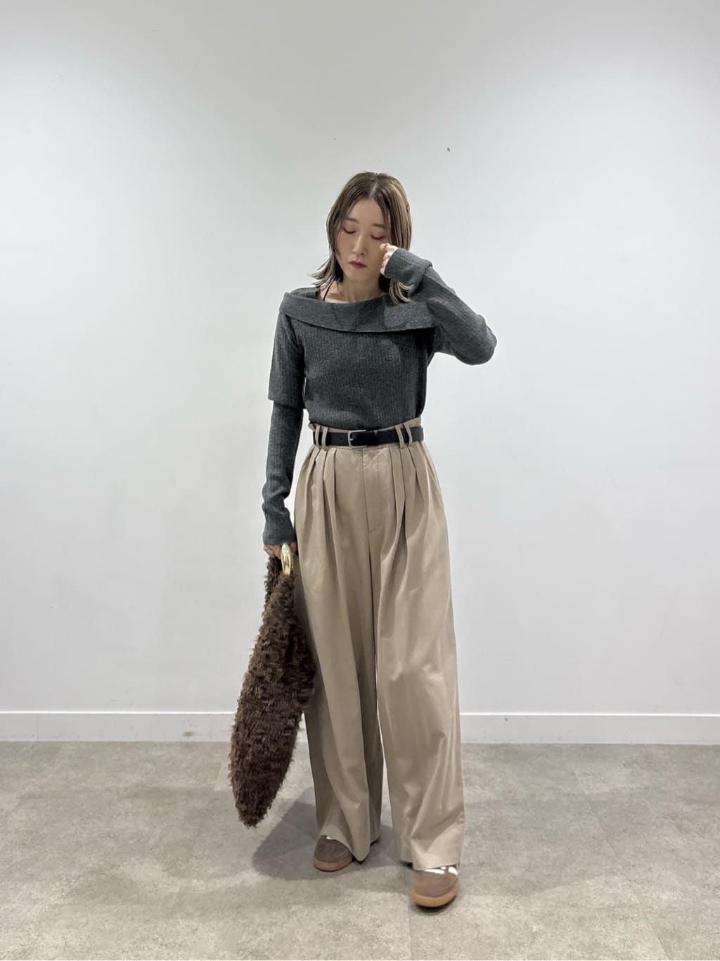 kotakiさんの「INDIVI｜【再入荷】アシメオフショルニット」を使ったコーディネート