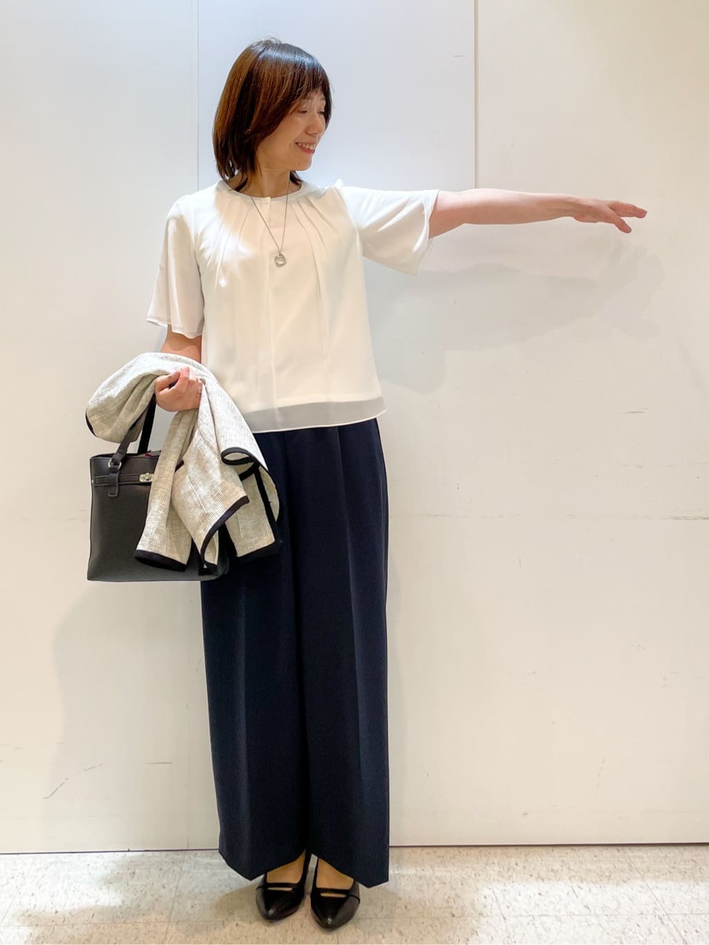 めいさんの「Reflect｜【一枚着で着映え◎／ジャケットのインナーにも】フロント開きブラウス」を使ったコーディネート