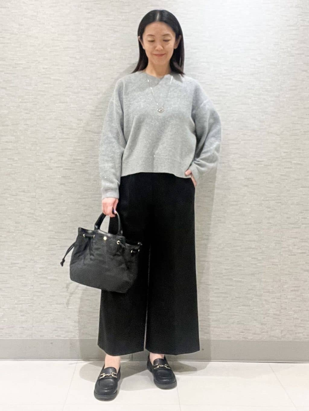 marikoさんの「Reflect｜【選べる5色／ゆったりシルエット】Vネックスパンコールニット」を使ったコーディネート