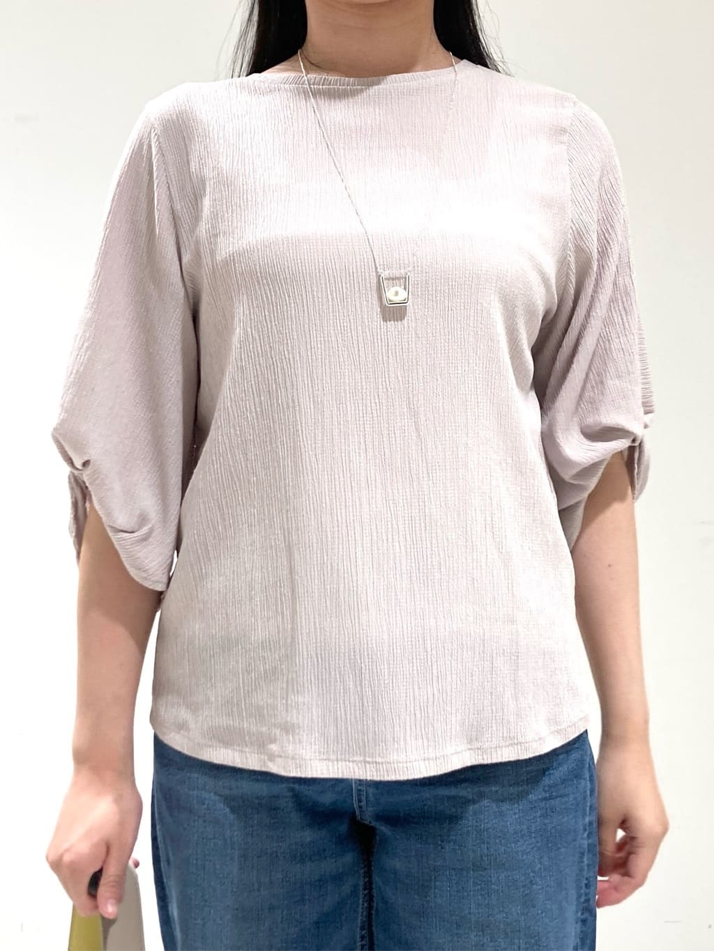 momokoさんの「INDIVI｜【UVケア／吸汗速乾】凹凸素材ねじり袖トップス」を使ったコーディネート