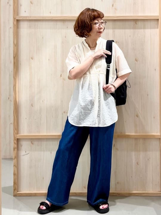 nakoさんの「THE SHOP TK｜デニムイージーワイドパンツ【洗える】」を使ったコーディネート