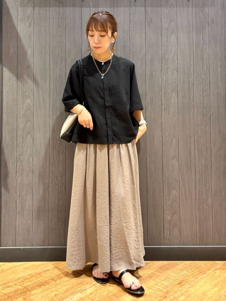 meiさんの「SHOO･LA･RUE｜【S-LL/裏地ひんやり】エアリーで涼やか 大人のシアースカーチョ」を使ったコーディネート