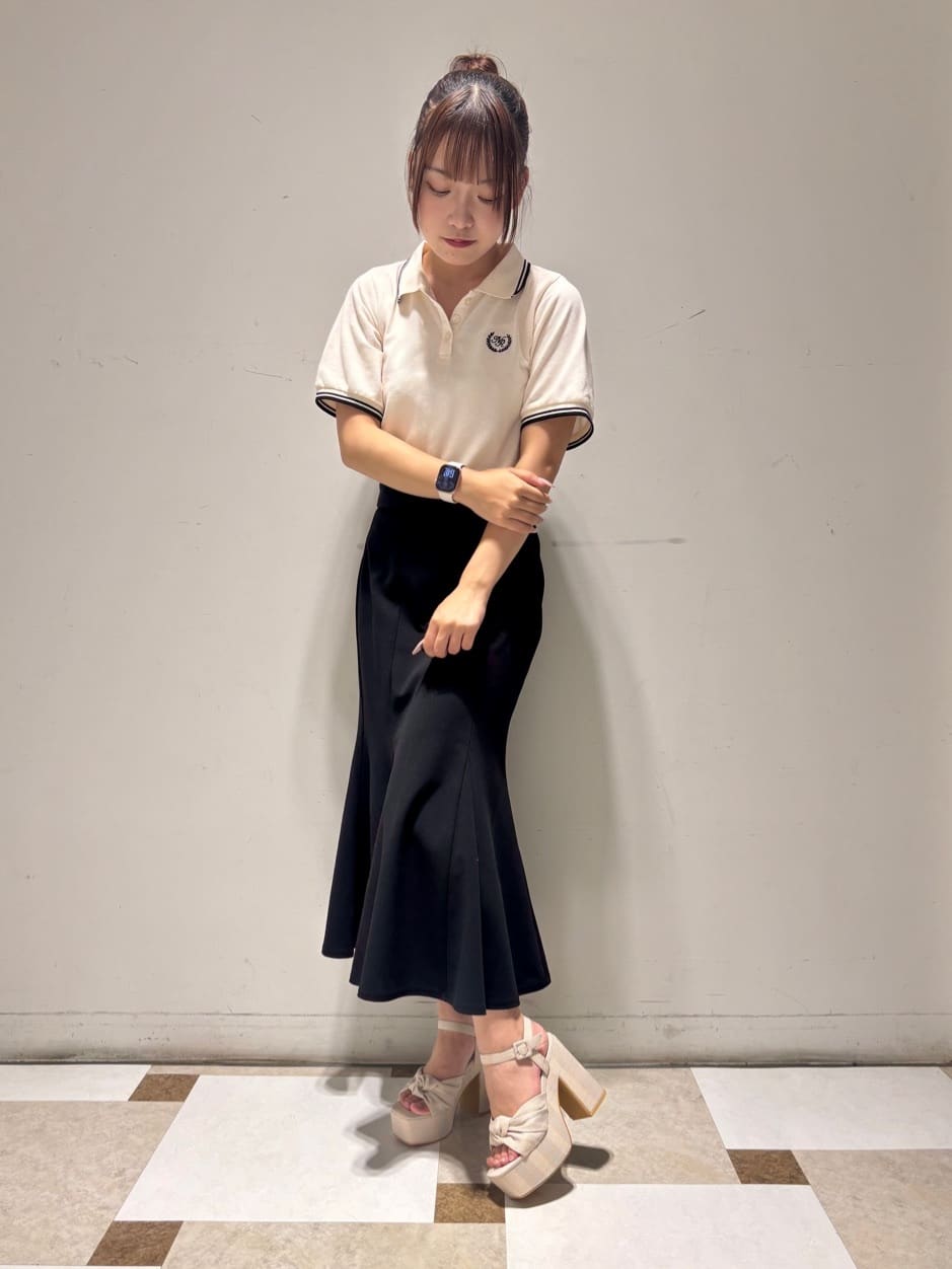 せらら⭐️さんの「ESPERANZA｜【ラク盛り／サンダル】リピーター続出／脚長美脚　ツイストリボンサンダル」を使ったコーディネート