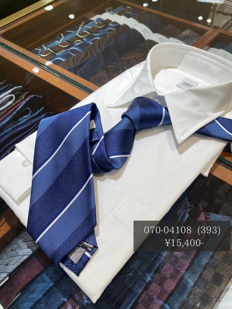 小南大和さんの「TAKEO KIKUCHI｜【Made in JAPAN】矢絣（やがすり）シルクネクタイ」を使ったコーディネート
