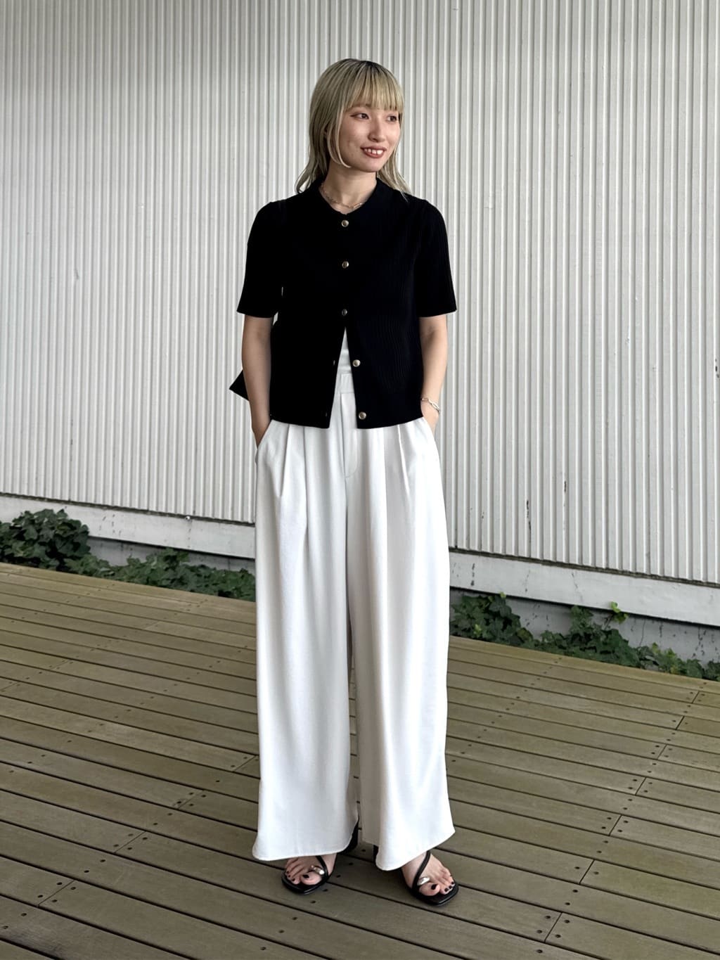 omaさんの「THE SHOP TK｜タックワイドパンツ【UV/洗濯機OK/セットUP可】」を使ったコーディネート