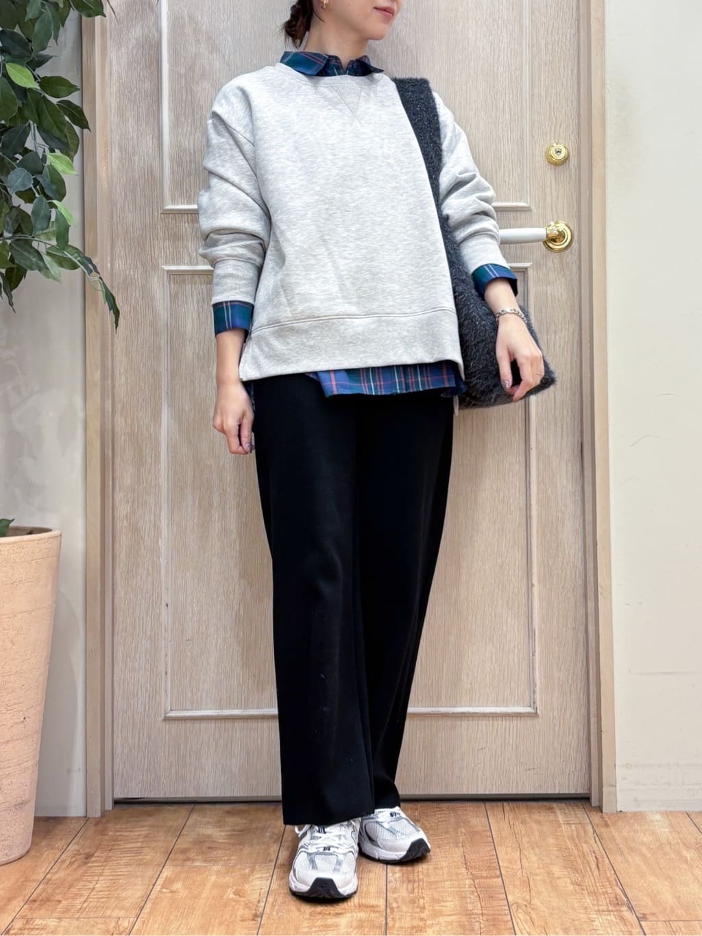なみさんの「SHOO･LA･RUE｜【洗濯機可/S-LL】程よい抜け感 大人のチェックシャツ」を使ったコーディネート