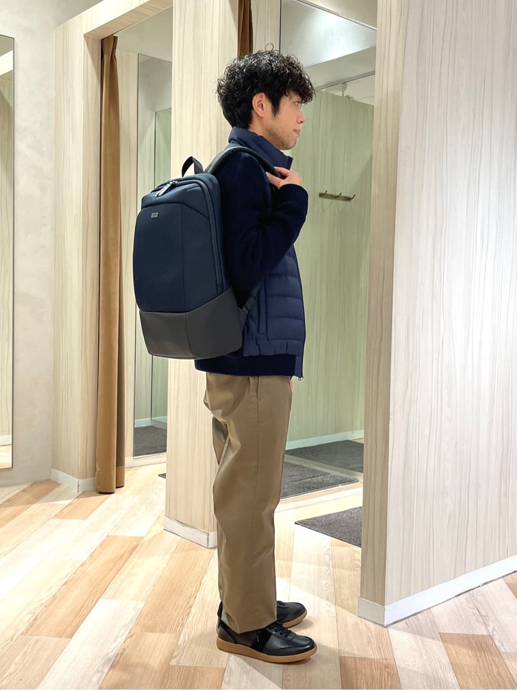 URAさんの「TAKEO KIKUCHI｜【オフィスカジュアル対応】ドレス チノパンツ」を使ったコーディネート