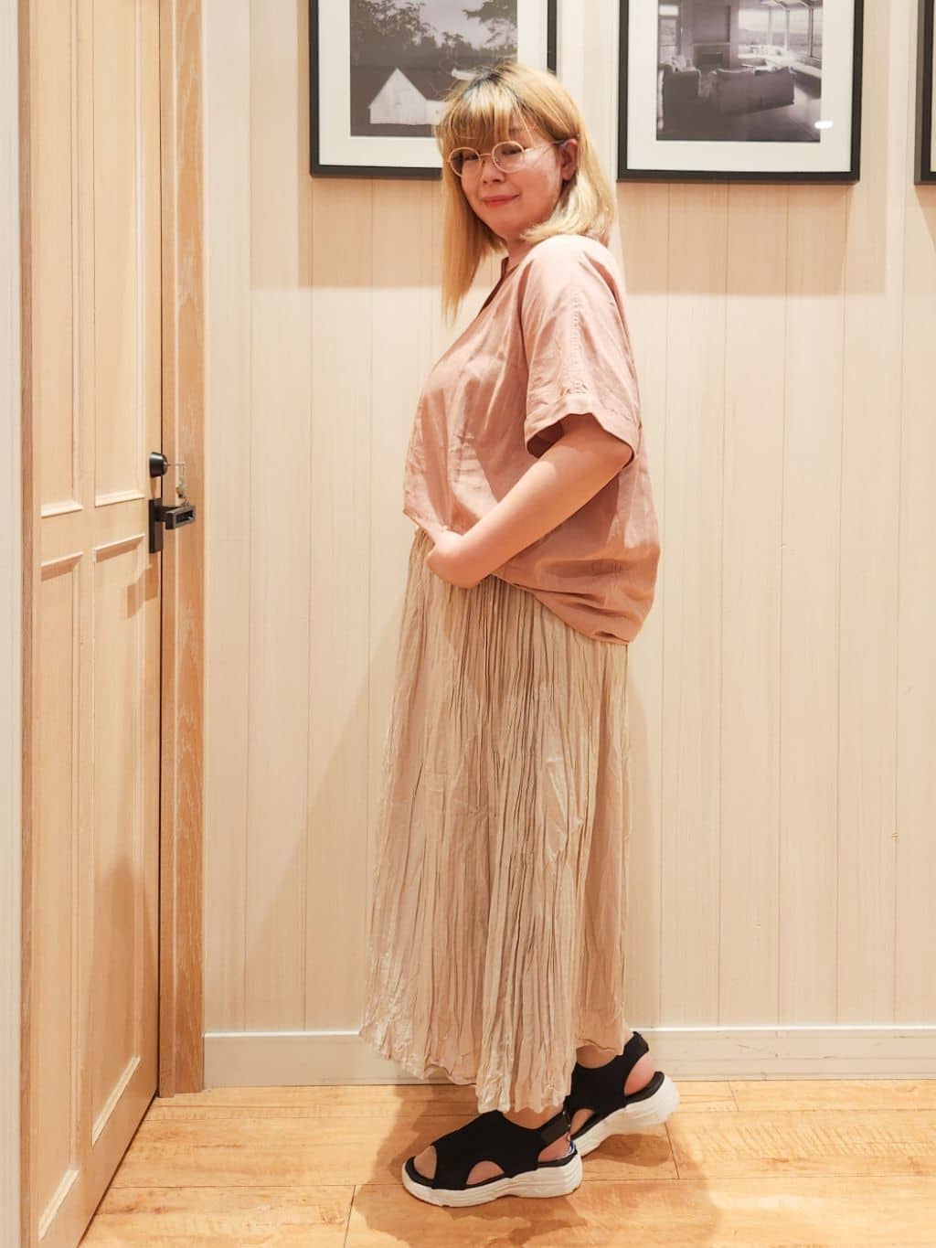 れーやんさんの「SHOO･LA･RUE｜【S-LL/UV/接触冷感/抗菌防臭】体型を自然にカバー フレンチリネンブレンド襟付ドルマンシャツ」を使ったコーディネート