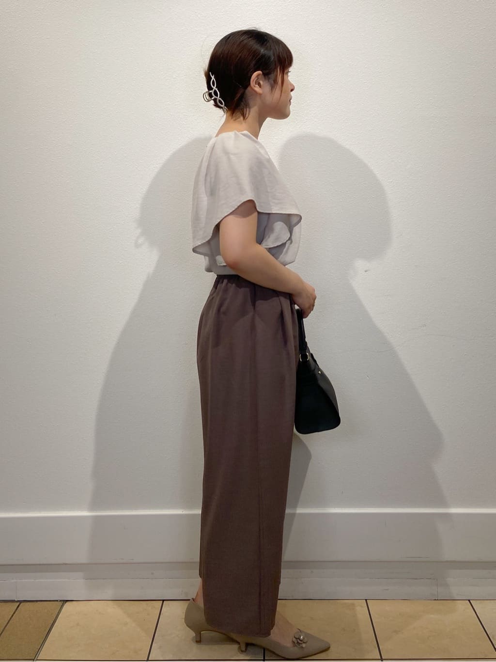 kimiさんの「index｜《7色展開／S-LLサイズ》フリルタックスリーブキーネックブラウス【吸水速乾／洗濯機可／イージーアイ」を使ったコーディネート