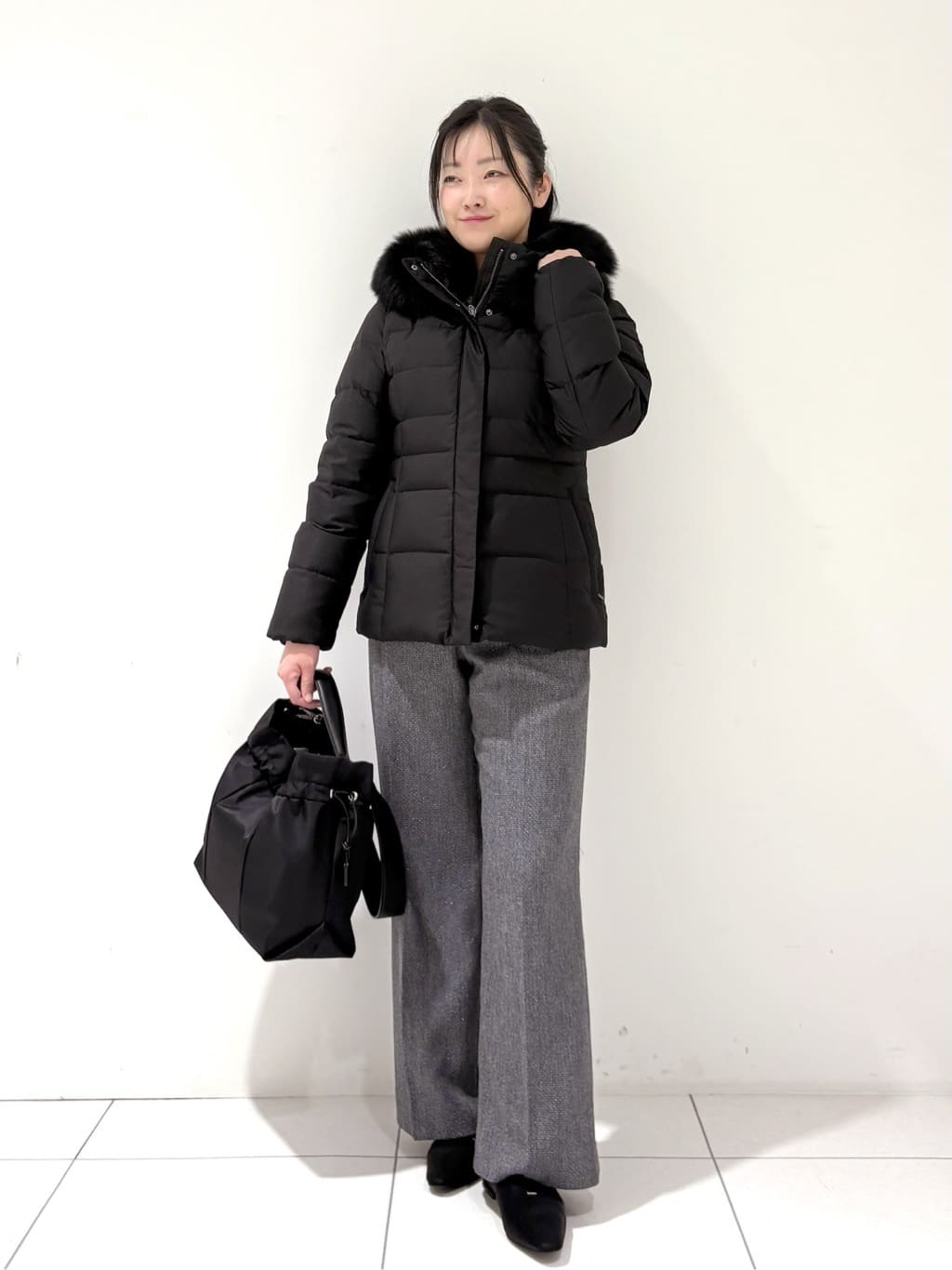 momokoさんの「INDIVI｜【名品／撥水／抗菌防臭】ショート丈リサイクルダウンコート」を使ったコーディネート