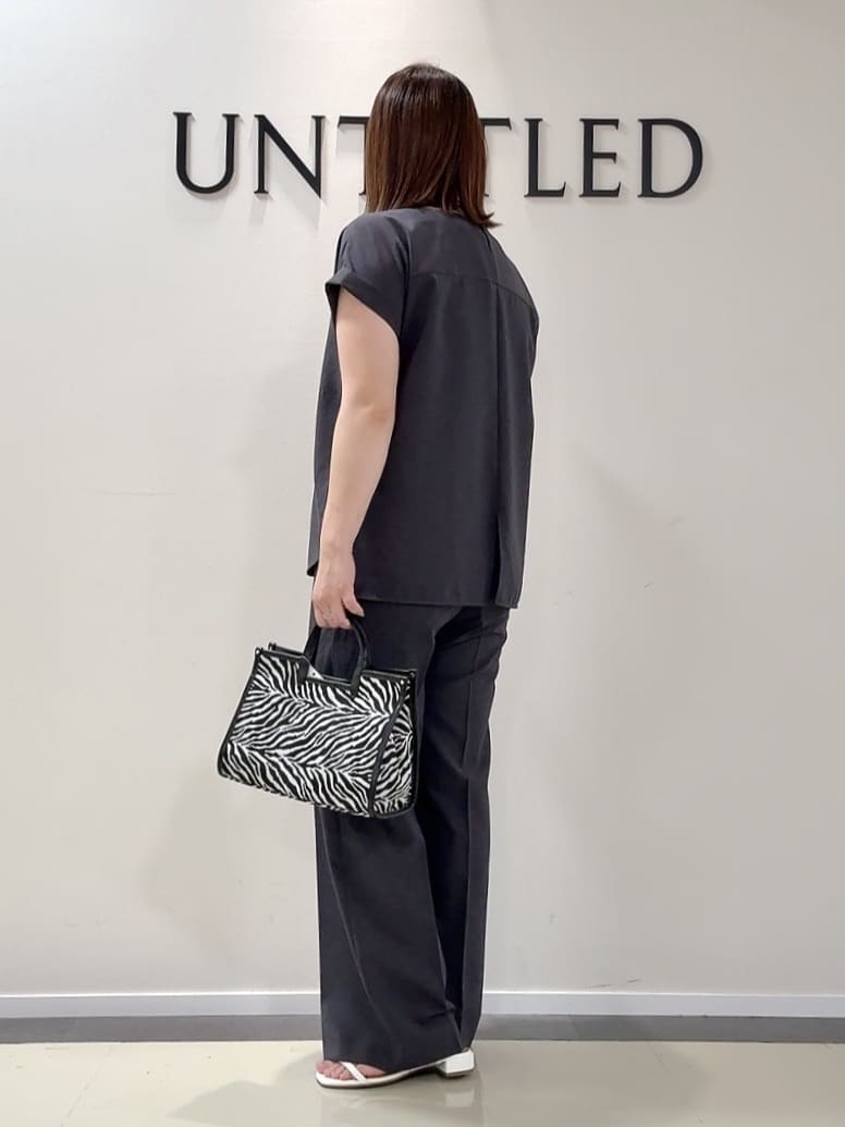 YUIさんの「UNTITLED｜【セットアップ可/はっ水/通勤】リラククール 半袖ブラウス」を使ったコーディネート