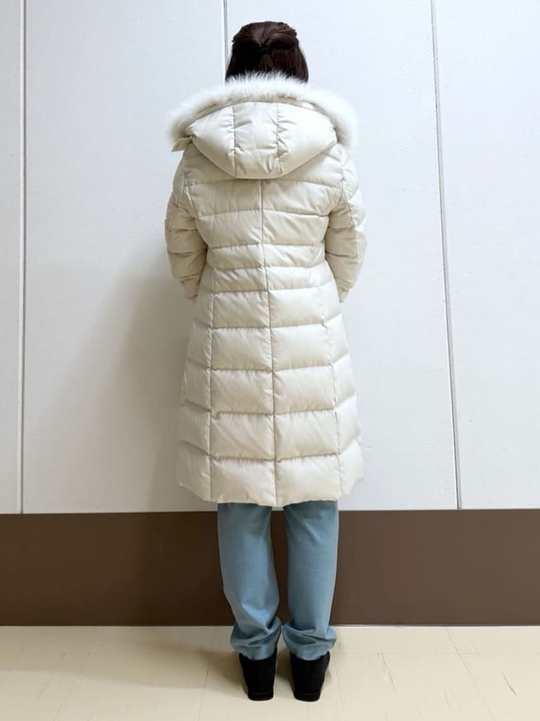 Rikoさんの「INDIVI｜【名品／撥水／抗菌防臭】ロング丈リサイクルダウンコート」を使ったコーディネート