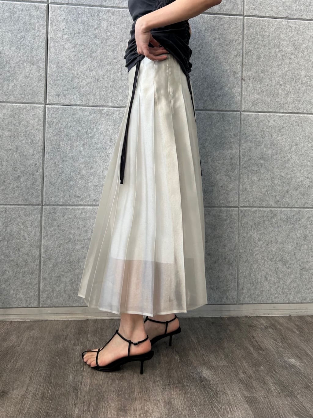 harunaさんの「CODE A｜asymmetry gather tank」を使ったコーディネート