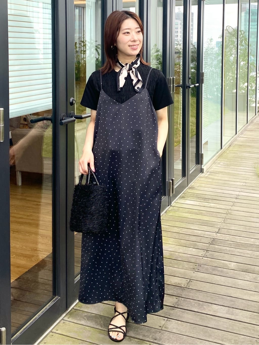 RINAさんの「OPAQUE.CLIP｜ランダムドット サテンキャミワンピース【洗濯機洗い可】」を使ったコーディネート