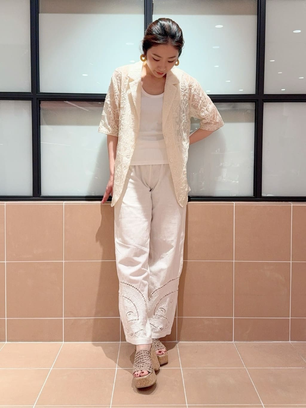 kaoriさんの「ESPERANZA｜マクラメ編みウェッジミュール」を使ったコーディネート