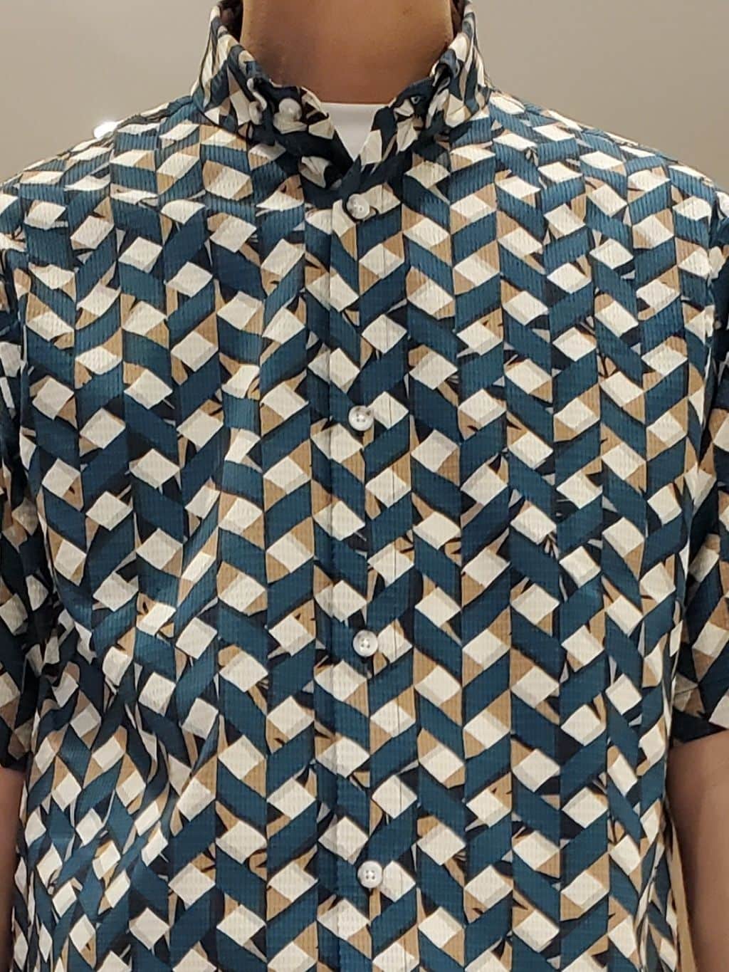 ishidaさんの「TAKEO KIKUCHI｜【COOL CITY WEAR】籠目アート柄 サッカーシャツ /通気性」を使ったコーディネート