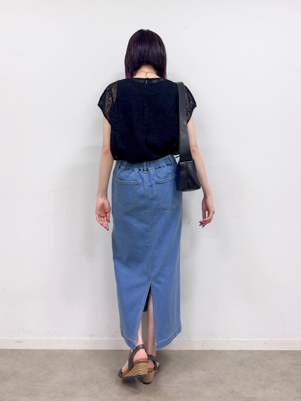 𝐜𝐡𝐢𝐤𝐚さんの「SHOO･LA･RUE｜【2点セット】刺繍レーストップス」を使ったコーディネート