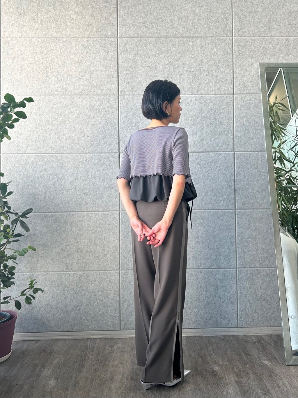 yukoさんの「CODE A｜line zip trousers」を使ったコーディネート