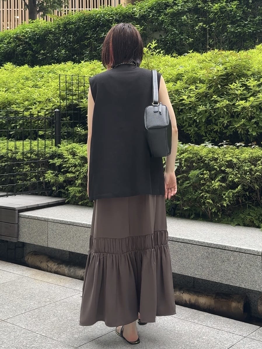 𝐜𝐡𝐢𝐤𝐚さんの「SHOO･LA･RUE｜【S-LL】夏のレイヤードコーデに さらりと着られるメッシュジレ」を使ったコーディネート