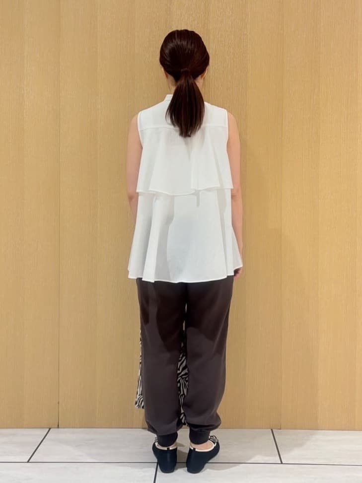 CHISATOさんの「UNTITLED｜【接触冷感/吸水速乾】フレアバックシャンブラウス」を使ったコーディネート