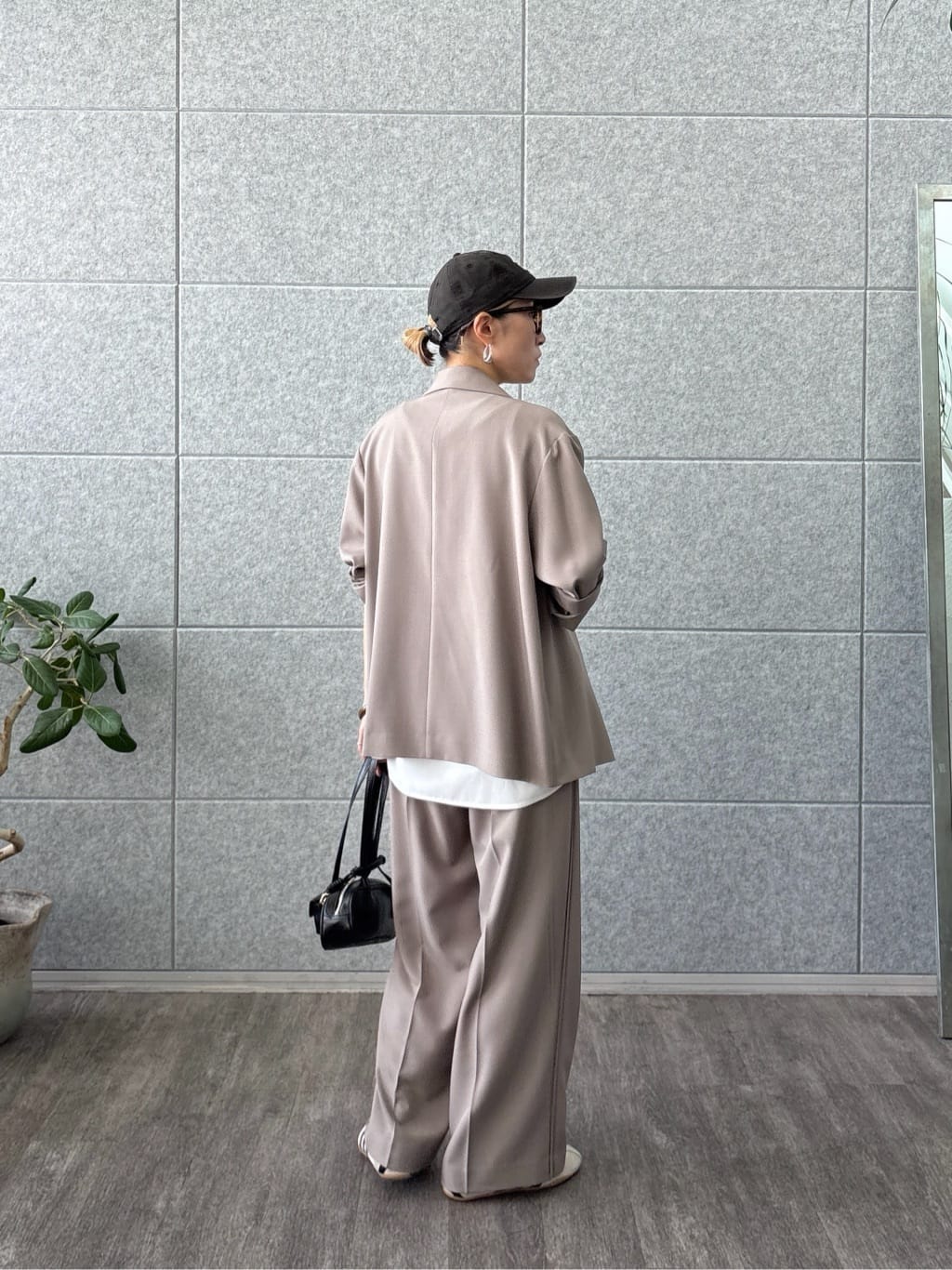 kotakiさんの「INDIVI｜Comfy SET UP｜イージーストレートワイドパンツ【セットアップ対応／通勤/カセット服】」を使ったコーディネート