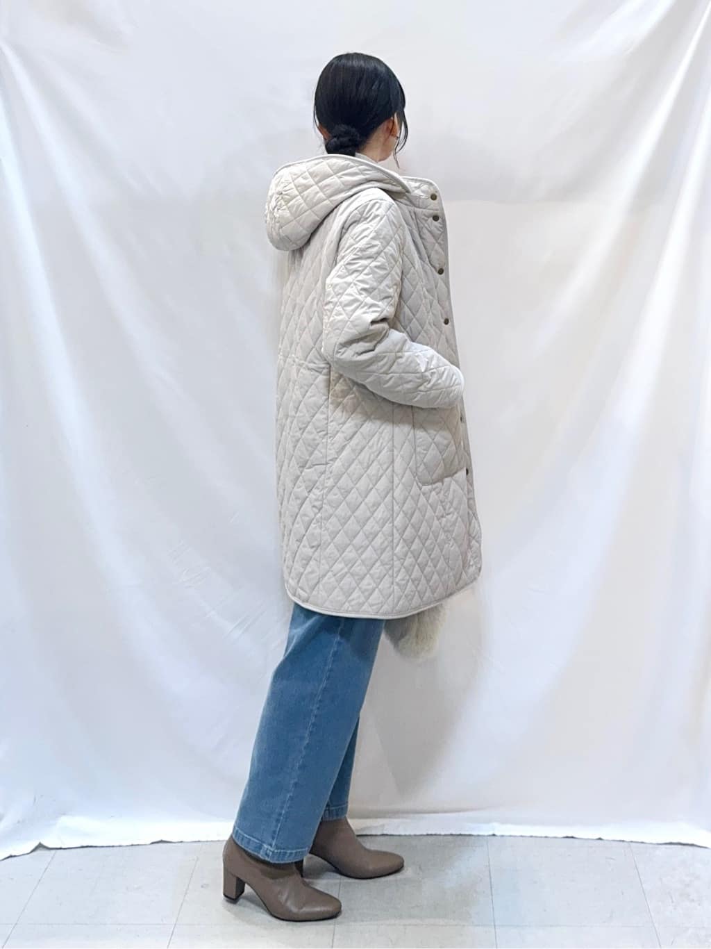 𝐇𝐢𝐫𝐨𝐦𝐢さんの「SHOO･LA･RUE｜【撥水/フード取り外し可】自然にくびれる あったかダイヤ柄キルトコート【CIRCRIC】」を使ったコーディネート